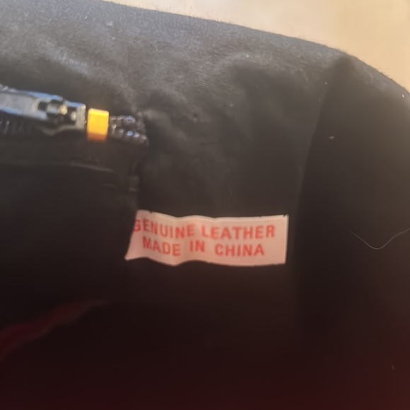 70’s Vintage, never worn red shoulder bag. - Picture 4 of 8